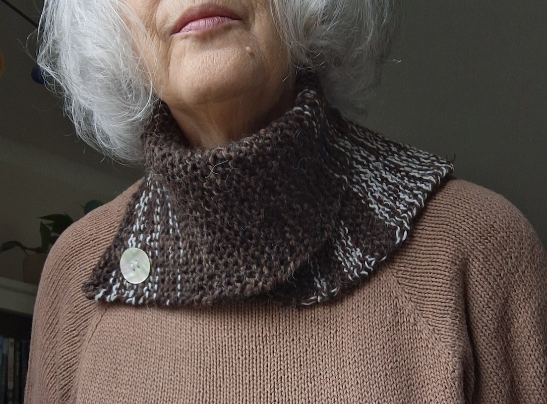 Strick! Schalersatz aus Wollresten, braun, allerdings, zu dünne Wolle fällt nicht so schön!