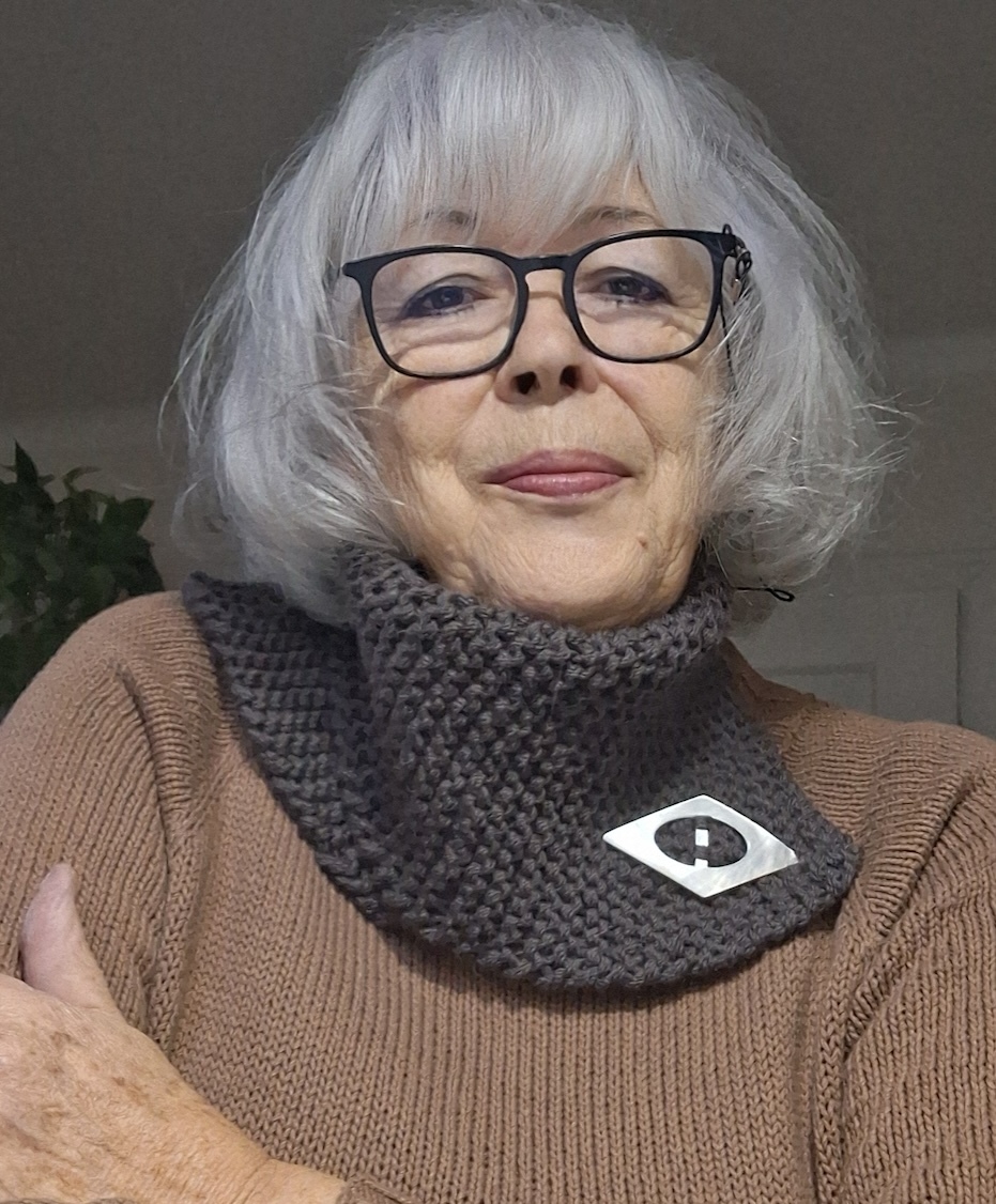 Kragen braun mit Spange