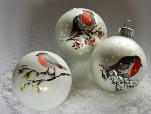 Christbaumkigeln mit Vögerl bemalt