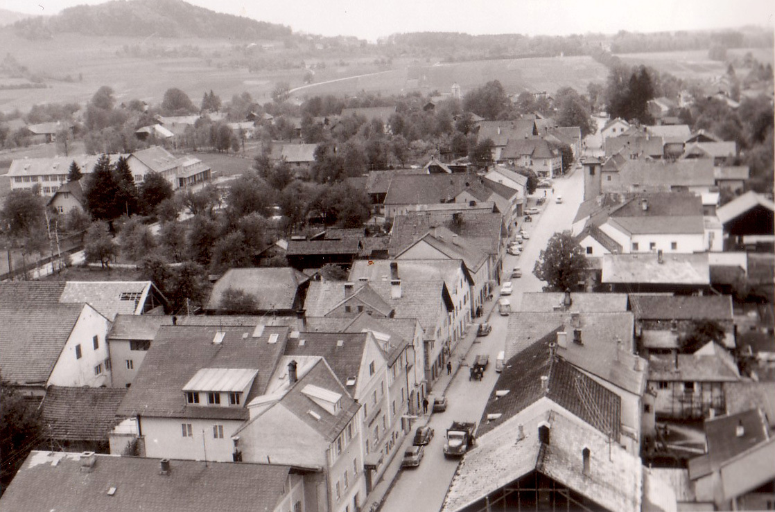 Vom Kirchturm aus - der Blick auf Hauptstraße