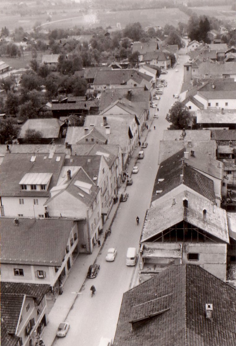 Der Blick vom Kirchenturm die Hauptstraße runter...