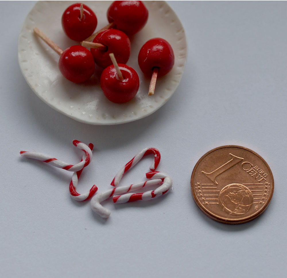 Zuckeräpfel und Zuckerstangen