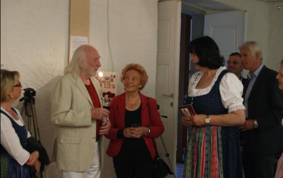 Herr Merkatz, seine Frau und Edith und Gäste