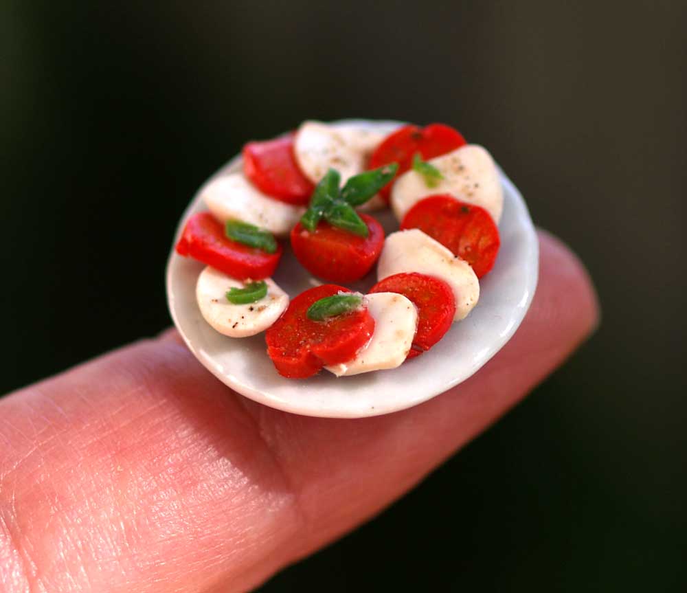 Mozzarella mit Tomaten, Fimo + Porzellan