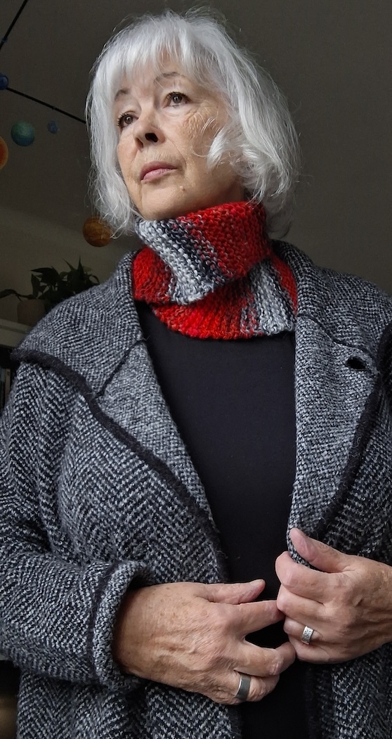 Wollreste, Rot/Weiss/Schwarz, Kragen statt Schal